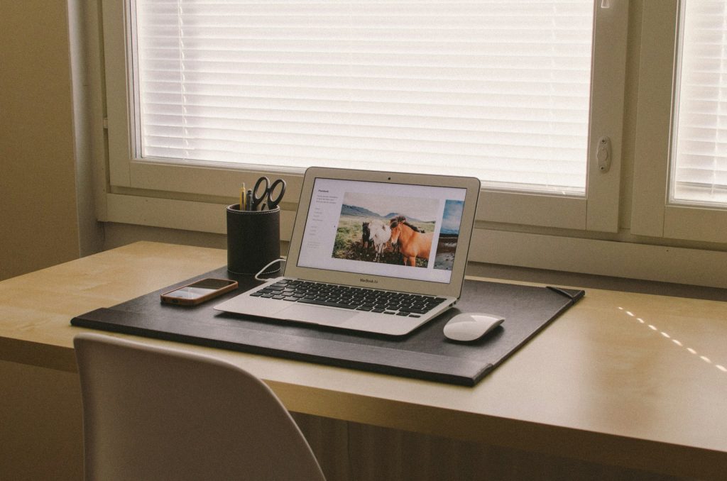How to Organize Your Desk